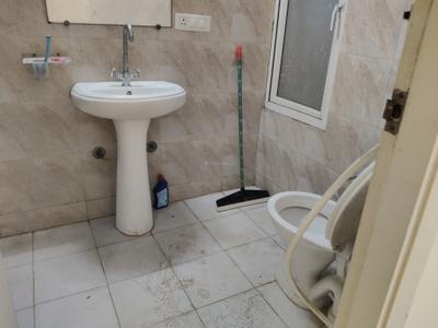 Image of 1350 Sq.ft 3 BHK Apartment / Flat for rent in Gaur City 7th Avenue, Noida Extension, Greater Noida for Rs. 28000