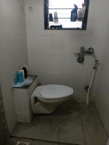 Common Bathroom Image of 1000 Sq.ft 2 BHK Apartment / Flat for rent in Magarpatta Iris, Magarpatta City Pune for Rs. 32000