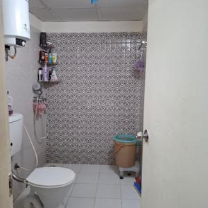Bathroom Image of 530 Sq.ft 1 BHK Apartment / Flat for rent in Gaurs 14th Avenue, Noida Extension Greater Noida for Rs. 16500