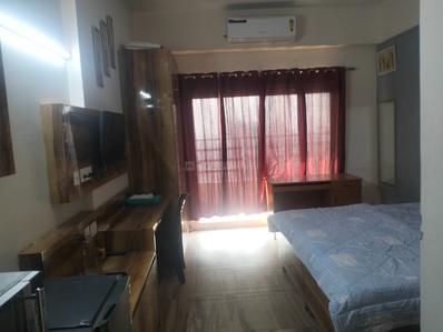 Bedroom Image of 435 Sq.ft 1 RK Apartment / Flat for rent in Paramount Golfforeste Premium Apartments, Surajpur Greater Noida for Rs. 15010