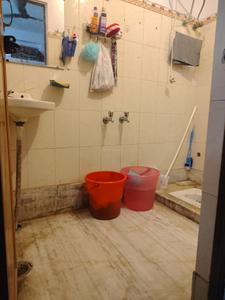Common Bathroom Image of 250 Sq.ft 1 RK Apartment / Flat for rent in Munirka New Delhi for Rs. 16000