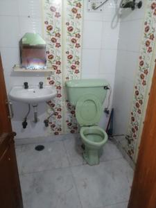 Bathroom Image of 600 Sq.ft 1 BHK Independent House for rent in Sector 12 Noida for Rs. 16000