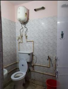 Bathroom Image of 1350 Sq.ft 2.5 BHK Apartment / Flat for sale in Gaur Enclave, Sahibabad Ghaziabad for Rs. 5500000