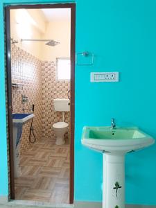Common Bathroom Image of 1150 Sq.ft 4 BHK Builder Floor for rent in Sonakshi Dream Township Project by Sonakshi Real Estate, Dakhin Chatta Kalikapukur Kolkata for Rs. 18000