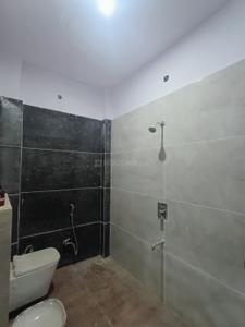 Bathroom Image of 1500 Sq.ft 4 BHK Builder Floor for rent in Jhalwa Allahabad for Rs. 25000