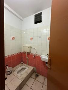 Bathroom Image of 1000 Sq.ft 2 BHK Builder Floor for rent in Mahalakshmi Nagar Indore for Rs. 23500