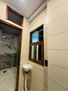 Bathroom Image of 1000 Sq.ft 2 BHK Builder Floor for rent in Uttam Nagar New Delhi for Rs. 16000