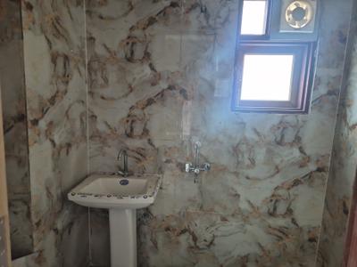 Bathroom Image of 550 Sq.ft 1 BHK Apartment / Flat for rent in Chhattarpur New Delhi for Rs. 16500