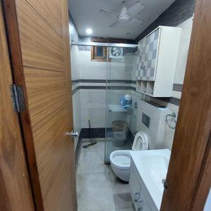 Bathroom Image of 1200 Sq.ft 3 BHK Builder Floor for sale in Karol Bagh New Delhi for Rs. 15000000