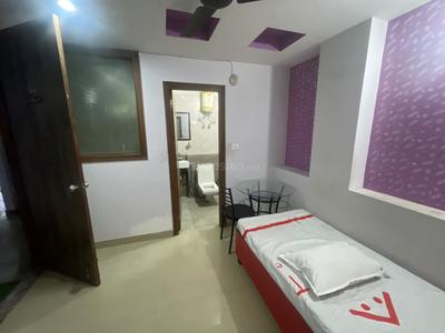Bedroom Image of 650 Sq.ft 1 BHK Builder Floor for rent in Vipul World, Sector 48 Gurgaon for Rs. 22000