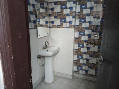 Image of 850 Sq.ft 2 BHK Builder Floor for rent in Preet Vihar, New Delhi for Rs. 21000