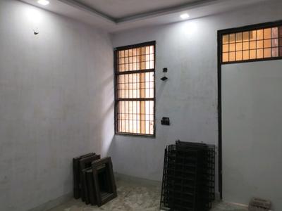 Bedroom Image of 1000 Sq.ft 3 BHK Apartment / Flat for sale in Sector 4 Rohini New Delhi for Rs. 5500000