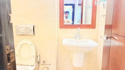 Bathroom Image of 2800 Sq.ft 3 BHK Apartment / Flat for sale in Emaar The Palm Springs, DLF Phase 5 Gurgaon for Rs. 105000000