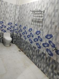 Bathroom Image of 1500 Sq.ft 3 BHK Independent House for rent in Aliganj Lucknow for Rs. 17500