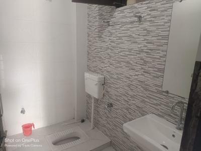 Bathroom Image of 2000 Sq.ft 2 BHK Apartment / Flat for rent in Shashi Apartment, Kalyanpur Kanpur for Rs. 12000