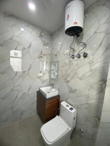 Bathroom Image of 980 Sq.ft 1 BHK Builder Floor for rent in Sector 39 Gurgaon for Rs. 30000