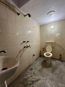 Bathroom Image of 2200 Sq.ft 2 BHK Independent House for rent in Sector 23 Gurgaon for Rs. 30000