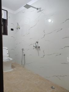 Common Bathroom Image of 500 Sq.ft 1 BHK Apartment / Flat for rent in Chhattarpur New Delhi for Rs. 22000