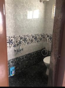 Bathroom Image of 850 Sq.ft 2 BHK Builder Floor for rent in Shanti Nagar Bengaluru for Rs. 35000