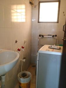 Common Bathroom Image of 923 Sq.ft 3 BHK Apartment / Flat for sale in Perumbakkam Chennai for Rs. 5000000