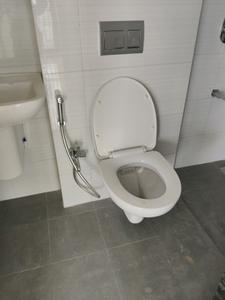 Common Bathroom Image of 1200 Sq.ft 3 BHK Apartment / Flat for rent in G K Sai Radha Complex, Bhandup West Mumbai for Rs. 75000