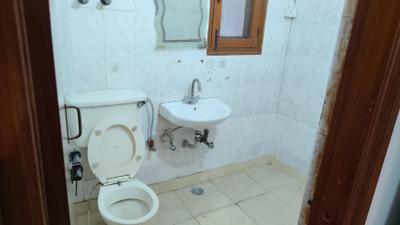 Image of 1800 Sq.ft 3.5 BHK Apartment / Flat for rent in Sector 12 Dwarka, New Delhi for Rs. 45000