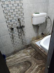 Bathroom Image of 1600 Sq.ft 2 BHK Builder Floor for rent in Sector 39 Noida for Rs. 32000