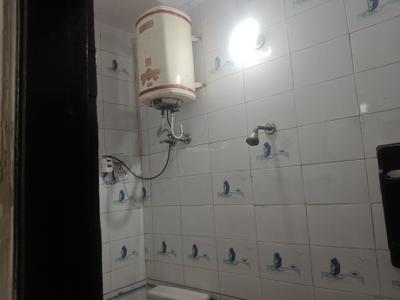 Bathroom Image of 560 Sq.ft 1 BHK Builder Floor for rent in Hari Nagar New Delhi for Rs. 15000