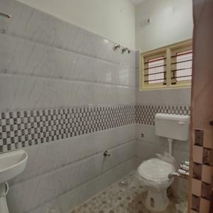 Bathroom Image of 1210 Sq.ft 2 BHK Builder Floor for rent in Kasturi Nagar Bengaluru for Rs. 30000