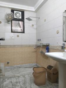 Common Bathroom Image of 2200 Sq.ft 4 BHK Apartment / Flat for rent in Patparganj New Delhi for Rs. 85000