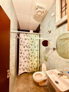 Bathroom Image of 4800 Sq.ft 4 BHK Independent House for rent in Injambakkam Chennai for Rs. 300000