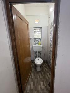 Bathroom Image of 1000 Sq.ft 2 BHK Apartment / Flat for rent in Dum Dum Cantonment Kolkata for Rs. 12000