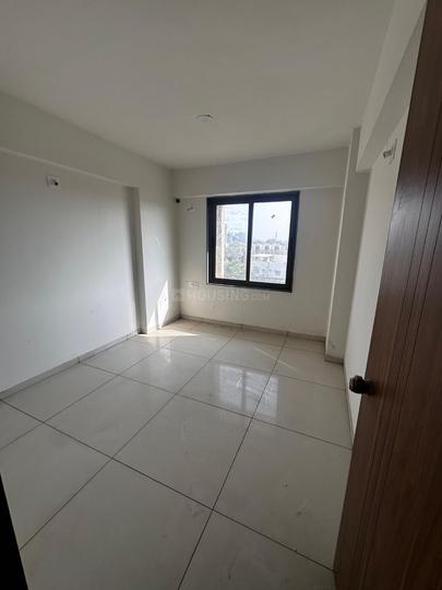 OM REALTY Main Image 1