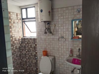 Bathroom Image of 1450 Sq.ft 3 BHK Apartment / Flat for rent in Meenal Balmukanda Residency, Raj Nagar Extension Ghaziabad for Rs. 28000