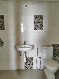 Common Bathroom Image of 589 Sq.ft 1.5 BHK Apartment / Flat for rent in Mahindra Happinest Kalyan, Bhiwandi Thane for Rs. 17300