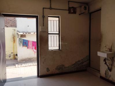 Living Room Image of 600 Sq.ft 2 BHK Apartment / Flat for rent in Bhakti Nagar Rajkot for Rs. 10000