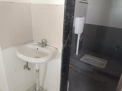 Bathroom Image of 900 Sq.ft 2 BHK Apartment / Flat for sale in Venus Nandini Bellus, Hadapsar Pune for Rs. 6491000