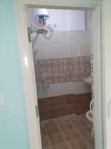 Bathroom Image of 850 Sq.ft 1 BHK Apartment / Flat for rent in Benson Town Bengaluru for Rs. 22000