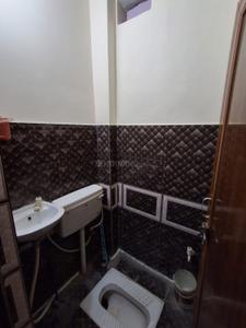 Bathroom Image of 1000 Sq.ft 2 BHK Builder Floor for rent in Allahpur Allahabad for Rs. 14000