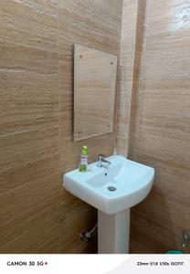 Bathroom Image of 900 Sq.ft 1 BHK Independent House for rent in Lolai Lucknow for Rs. 7000