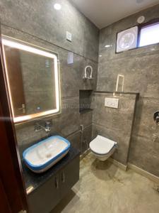 Bathroom Image of 720 Sq.ft 2 BHK Builder Floor for rent in Mukherjee Nagar New Delhi for Rs. 31000