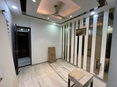 Bedroom Image of 900 Sq.ft 2 BHK Builder Floor for rent in Pitampura New Delhi for Rs. 25000