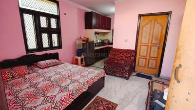 Bedroom Image of 600 Sq.ft 2.5 BHK Independent House for rent in Rajouri Garden New Delhi for Rs. 5000