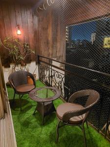 Balcony Image of 1350 Sq.ft 3 BHK Apartment / Flat for rent in Khar West Mumbai for Rs. 250000