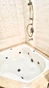 Image of 2375 Sq.ft 3 BHK Apartment / Flat for sale in Kalighat, Kolkata for Rs. 39000000