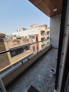 Balcony Image of 1000 Sq.ft 2 BHK Builder Floor for rent in Mansarover Garden New Delhi for Rs. 35000