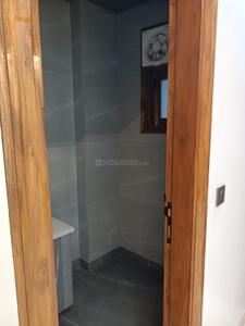 Bathroom Image of 1900 Sq.ft 3 BHK Builder Floor for rent in Swaraj Homes Saini Enclave RWA, Karkardooma New Delhi for Rs. 50000