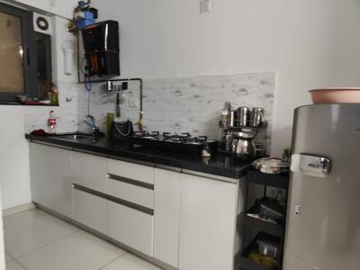 Kitchen Image of 920 Sq.ft 2 BHK Apartment / Flat for sale in Amanora Gold Towers, Hadapsar Pune for Rs. 10700000