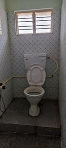 Bathroom Image of 600 Sq.ft 1 BHK Builder Floor for rent in S.G. Palya Bengaluru for Rs. 15000