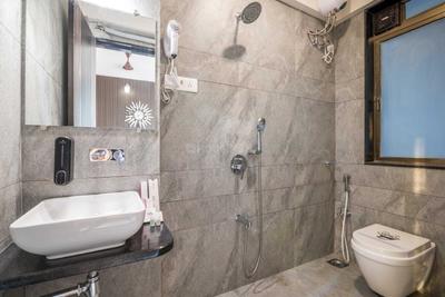 Image of 2050 Sq.ft 3 BHK Apartment / Flat for sale in Raja Hermitage Villa Apartments, Khar Danda, Mumbai for Rs. 114000000